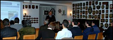 20090218 Conferencia Pesca RAECY 01 detalle luz media galones.jpg